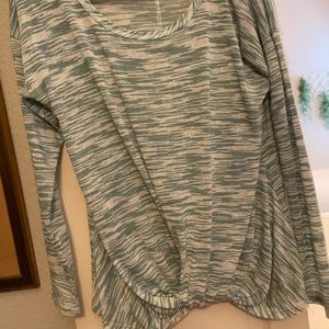 Lightweight top size xl with knotted detail at bottom